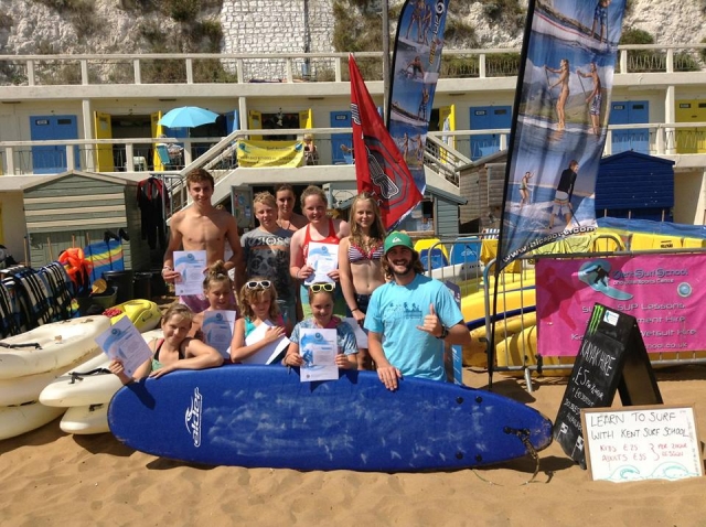  Nuestros surfistas más chavos con sus certificados 